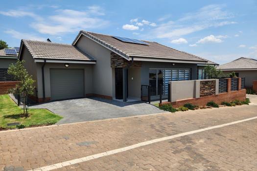 2 Bedroom House for sale in Waterkloof Marina Retirement Estate