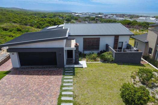 3 Bedroom House for sale in Stilbaai Oos