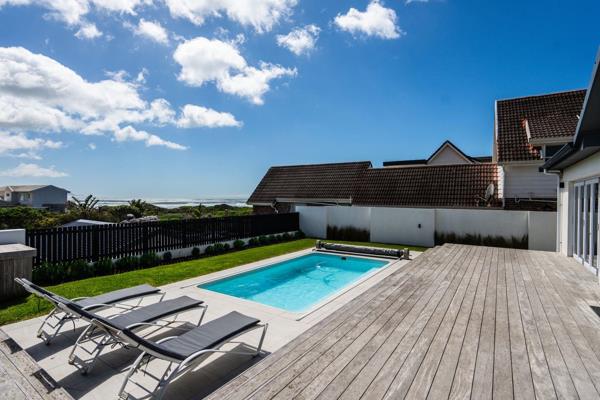 A Forever Family Retreat - Nestled along the pristine coastline of Port Alfred, this ...