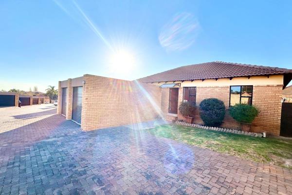 Bedrooms: 3 spacious bedrooms with built-in cupboards and elegant laminated flooring. The main bedroom boasts a private en-suite ...