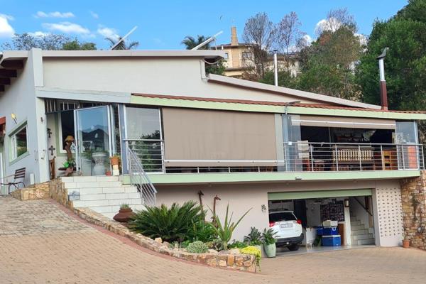 This beautiful two storey off grid, 2-bedroom house, overlooking the Bronkhorstspruit dam, offers secure country living for a small ...