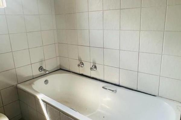 A one bedroom flat is available to rent in South Crest, Alberton. It’s a lock up and go unit with a small garden. The unit consists of ...