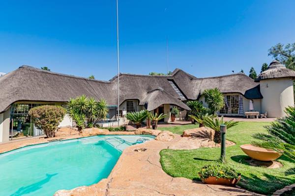 This amazing property offers a stunning bushveld feel offering 5 Bedrooms , 5 Bathrooms, 4 Car Garage (2x Double Garage), Sparkling ...