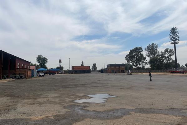 This truck yard space is available now to let. The property consists of modern offices ...