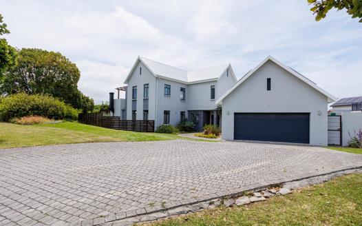 4 Bedroom House for sale in Kraaibosch