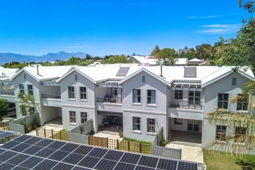 3 Bedroom Townhouse for sale in Riebeek Kasteel