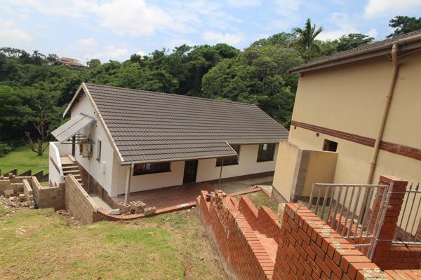 Offering 3 spacious bedrooms with 1 bathroom and separate loo. Lounge with aircon. Wooden deck off separate dining room. There is also ...