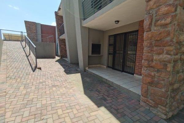 RENTAL AVAILABLE 1 JANUARY 2025:

Lockwood situated in du Preez street close to the new Valley Hyper Shopping Centre offers a 1 ...