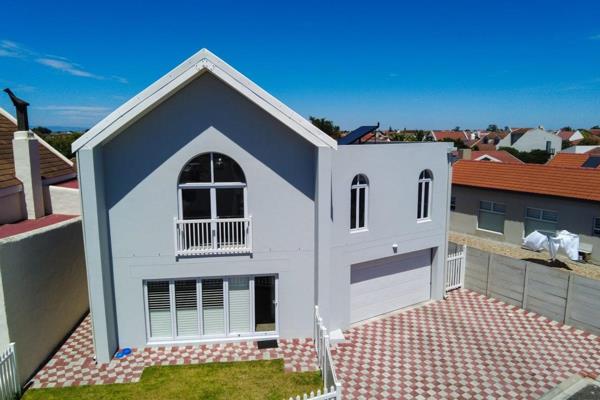 Modern Double-Storey 4-Bedroom Home in Port Owen, Cape West Coast.
Enjoy the video tour through the property.
Discover this spacious and contemporary 4-bedroom double-storey home, perfectly situated in a quiet street in Port ...