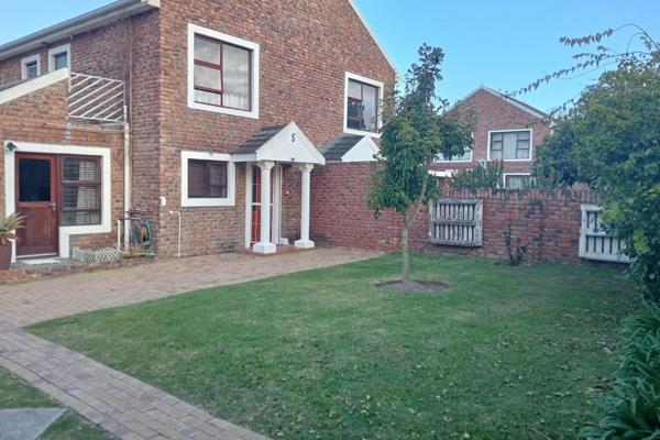 DECEMBER HOLIDAY RENTAL

3 Bedroom Rental

Sleep 5 People

R 3000 per day

Blanco ...