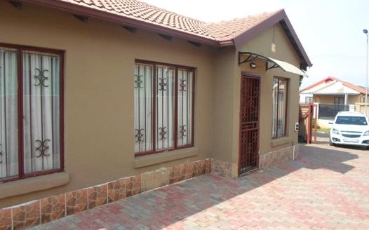 3 Bedroom House for sale in Elandspoort