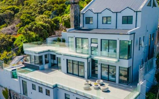 4 Bedroom House for sale in Kalk Bay