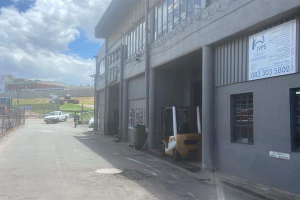 This mini factory in Westmead with perfect location and direct access to New Germany, PMB, Pinetown &amp; Hillcrest. This unit is in ...