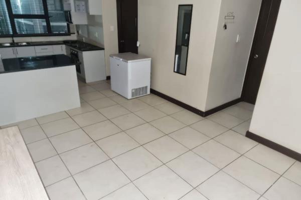 This fully fitted apartment has air conditioning, cupboards, and burglar guards. It also has 2 bedrooms and 2 bathrooms for your ...