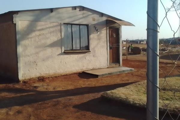 The RDP house in Boitumelo, Sebokeng, is a cozy and affordable one-bedroom home. Priced at R 200,000, this property features a simple ...