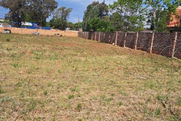 Vacant land in a boomed off area, ideal for a small development or to build your large family home for the extended family and animals ...