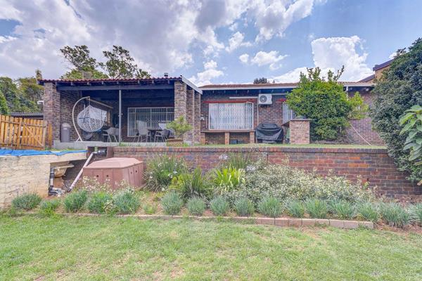 Owner asking R 2 299 000
Negotiating offers above R 1 999 000

Welcome to your dream ...