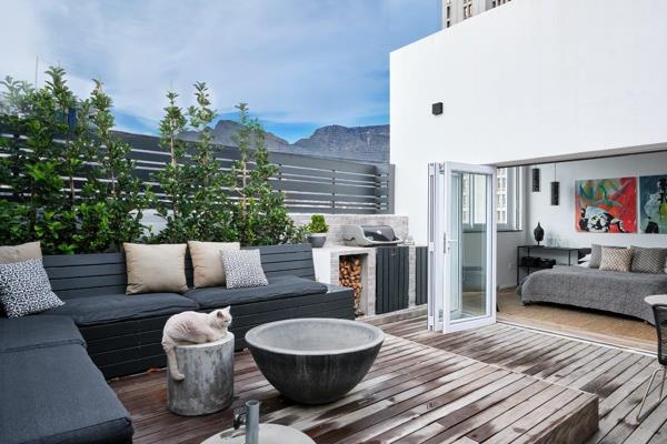 SOLE MANDATE

Exclusive and luxurious, this 11th Floor, single level Penthouse, is in the heart of Cape Town’s popular tourist ...