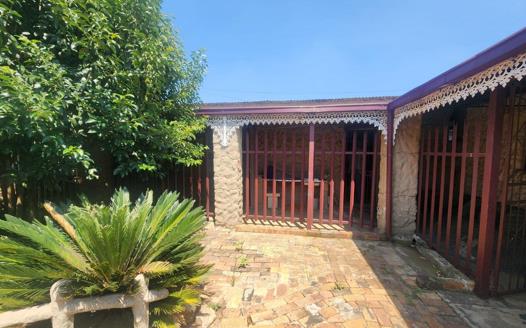 2 Bedroom House for sale in Geduld Ext 2