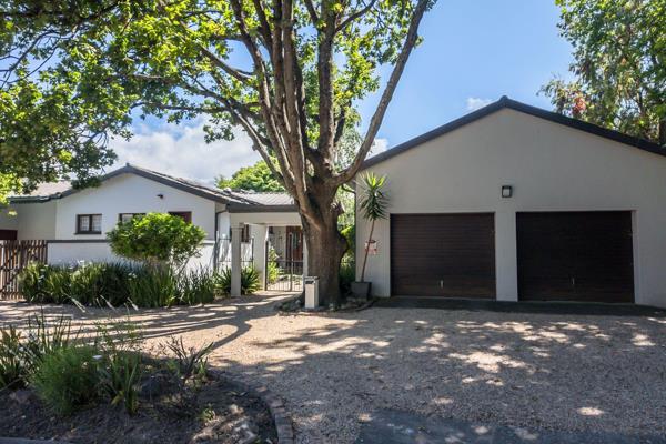 EXCLUSIVE SOLE MANDATE
Four Spacious Bedrooms – Offering comfort and style for the whole family. 
Two Modern Bathrooms – Includes a luxurious main en-suite for your privacy.
Open-Plan Kitchen – Designed with a scullery and a gas geyser for energy efficiency.
Braai Room – ...