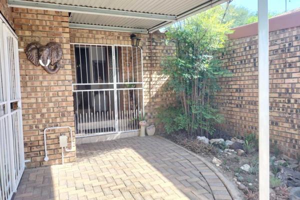 This large family house is situated close to Ilanga mall.  Here you can create cherished memories that will last a lifetime. 
The heart ...