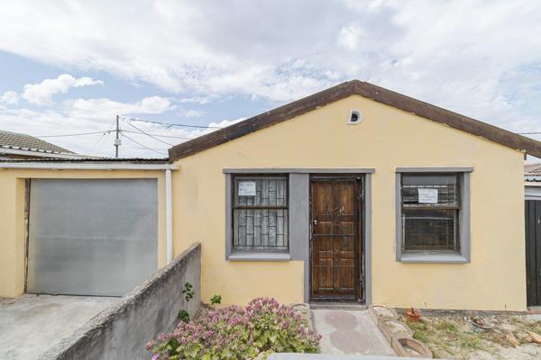 Discover this well-maintained home that offers both comfort and versatility. The kitchen is thoughtfully designed with double sinks ...