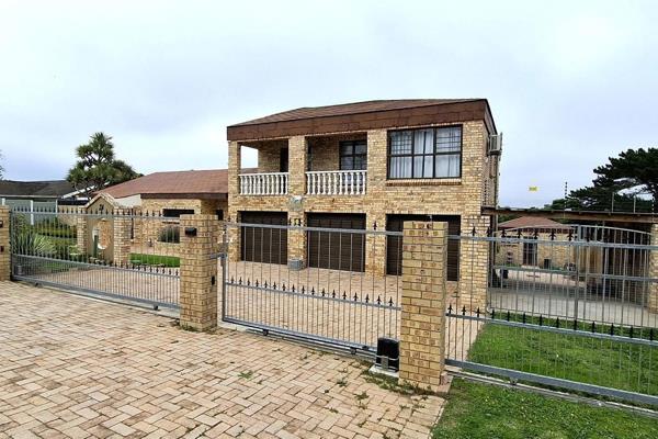 This beautiful 5-bedroom family home with a flatlet, nestled in the heart of Sunridge Park, offers a combination of luxury, comfort ...