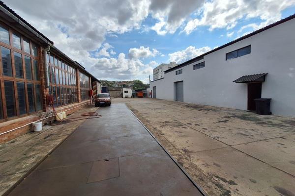 This is a well secured warehouse for rent in Queensburgh. The unit is fully fenced and has pre paid electricity. The unit has a neat ...