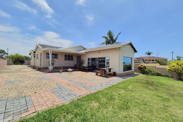 Exclusive to Chas Everitt Kzn South Coast! Located in Protea Park, on a road-level land, this single-level home is a true gem! Step ...