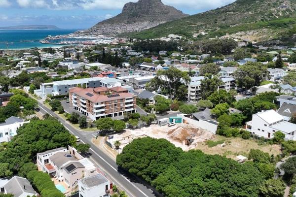 Stunning New Build 3-Bedroom Townhouse in the Heart of Hout Bay - UNIT 1

Experience ...