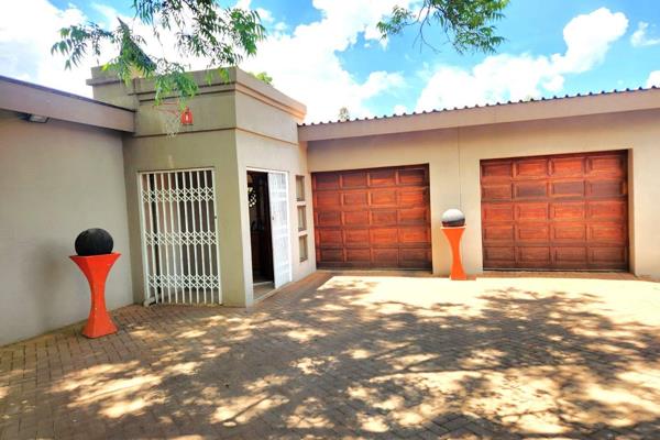 Description: 
 
A charming family home situated in Doringkloof in very good condition, the best home to raise children in, filled with ...