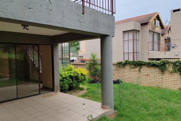 2 Bedroom Townhouse for sale in a security complex
R1 095 000
Great startup home with 2 spacious bedrooms and a full shared bedroom on ...