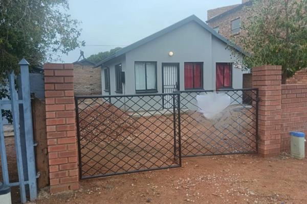 Welcome to your newly renovated 2 bedroom, 1 bathroom home located in the sought-after block hh Soshanguve. This cozy abode features a  ...