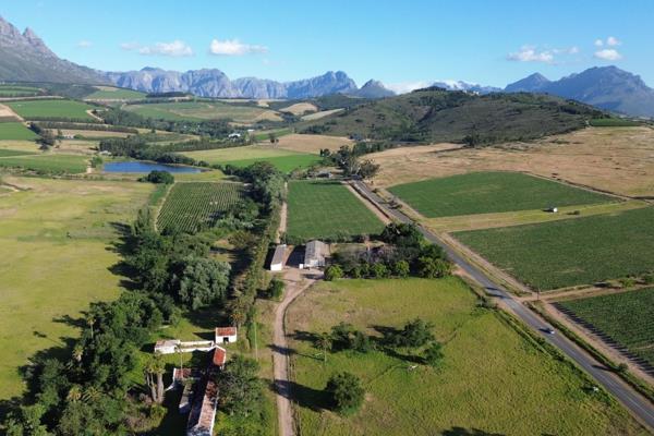 Investment opportunity! 

This unique 12-hectare property, primarily flat with gentle slopes, offers an exceptional opportunity for ...