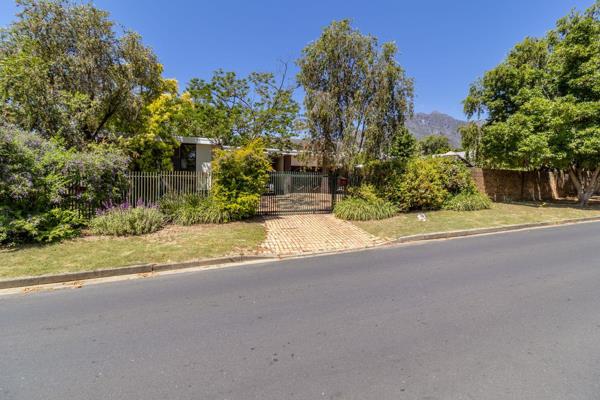 Harcourts Winelands proudly presents this well-maintained home in a sought-after ...