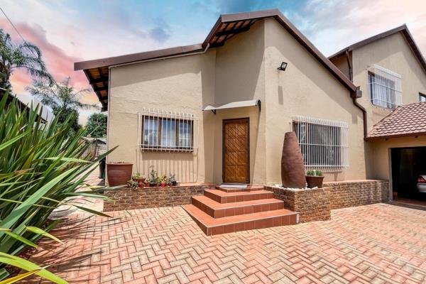 Welcome to your new home in the beautiful suburb of Noordheuwel, Krugersdorp. This spacious house is perfect for those looking for a ...