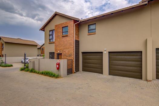 3 Bedroom Townhouse for sale in Rynfield AH