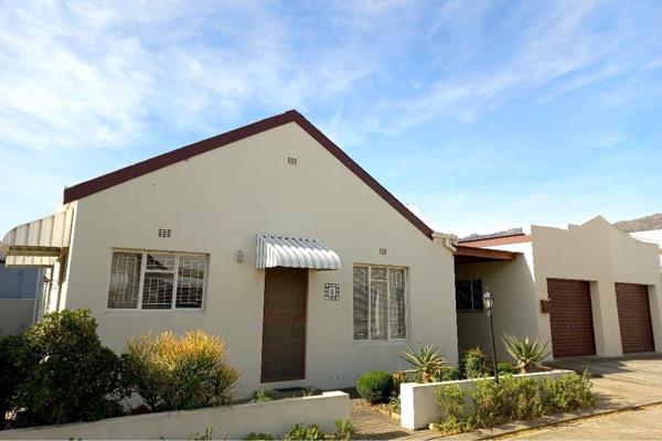 This property is situated in Protea Park , a secure Security complex an it offers 2 bedrooms and 2 modern bathrooms with a single ...