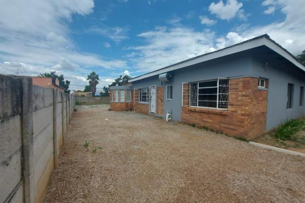 2 bedroom unit  is available in a quiet,safe and secure area close to Agricultural ...