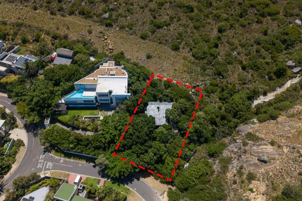 A rare opportunity to acquire a large plot on which to build your dream home in Camps Bay.

Perched high on the slopes of Camps Bay ...