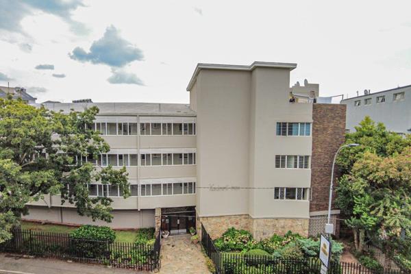 SPACIOUS 3 BEDROOMED APARTMENT 

Centrally situated in the leafy suburb of Illovo this immaculate , partly renovated 1st floor ...