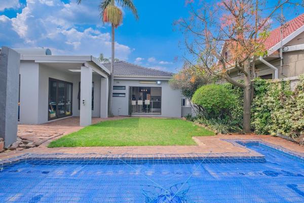 Top of the range in Norwood! Double wooden doors lead you through an impressive glass entrance hall into this sleek and stylish family ...