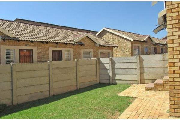 Nestled in the heart of Olievenhoutbosch, this delightful 2-bedroom, 1-bathroom unit is perfect for small families, young ...