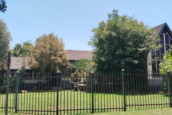 INVESTMENT SALE 
Discover a remarkable investment opportunity in the heart of the Moot, Pretoria! This residential property boasts six ...