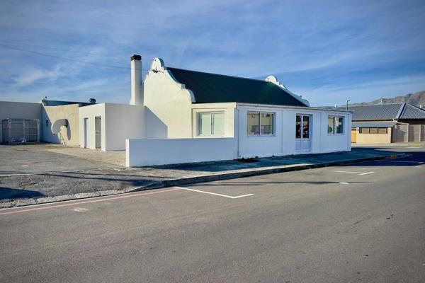 This business property in Gansbaai is located just off the main road, with easy access ...