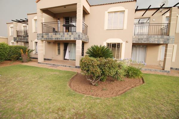 SOLE MANDATE:
This Apartment has the following to offer : Verenda with sliding doors to Lounge open plan Dining room and Kitchen with ...