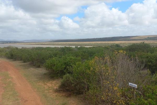 On the banks of the Gourits River, only 3km from Gouritsmond, lies the unique and beautiful River Estate where fynbos flourishes ...