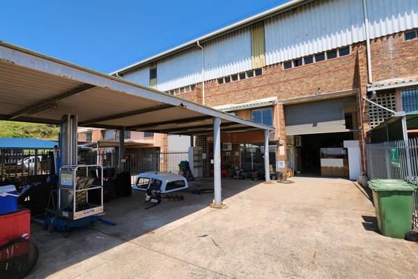 A rare opportunity to purchase an industrial unit with a large yard in New Germany. The ...