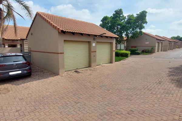 Situated in the very popular Mooikloof Ridge Estate, this corner unit offers you:
2 Bedrooms
1 Full Bathroom with bath, shower, basin ...