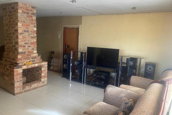 Step into your dream sanctuary in the heart of Ikageng, where modern living meets cozy charm in this delightful 3-bedroom, 2-bathroom ...